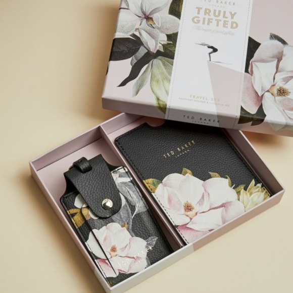 Ted Baker London Accessories - Ted Baker travel set, passport holder, luggage tag